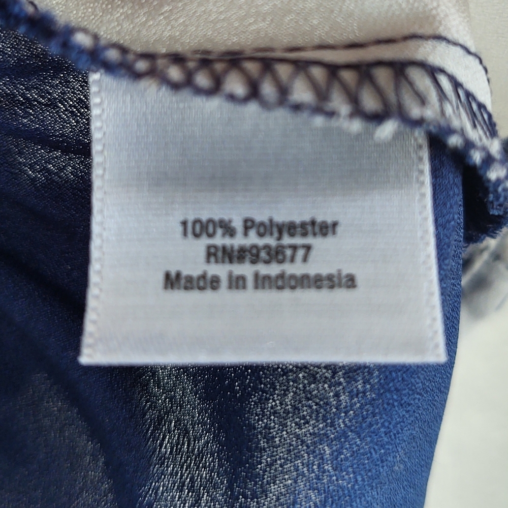 A.n.a. a new approach navy white flower blouse - Picture 4 of 10